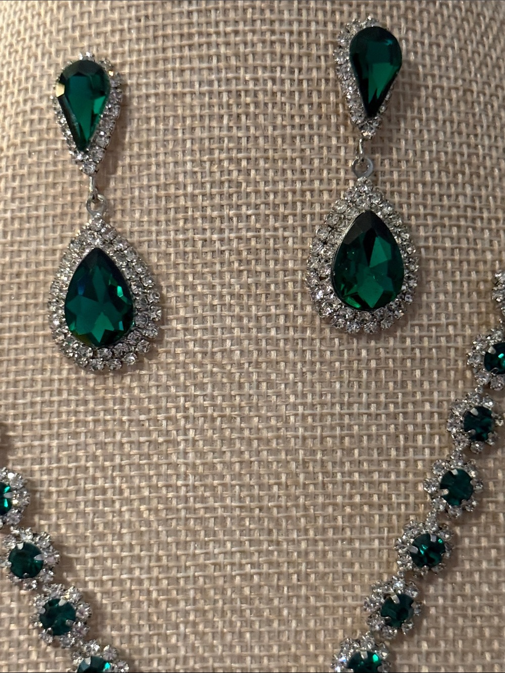 Emerald Teardrop Crystal Necklace and Earrings Set - Green - Picture 7 of 8